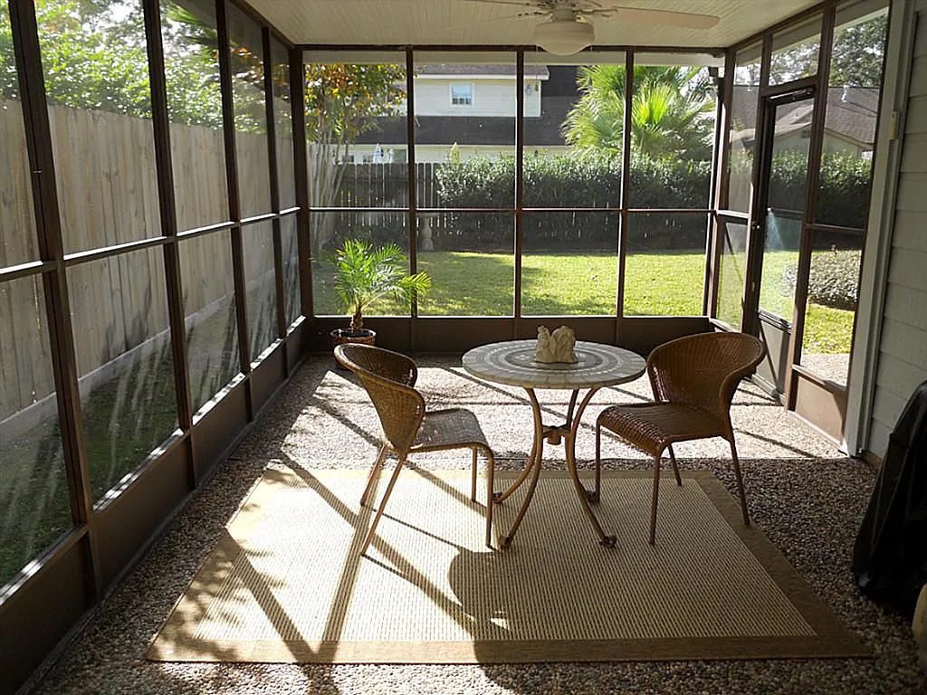 Screened in patio enclosure in kingwood tx