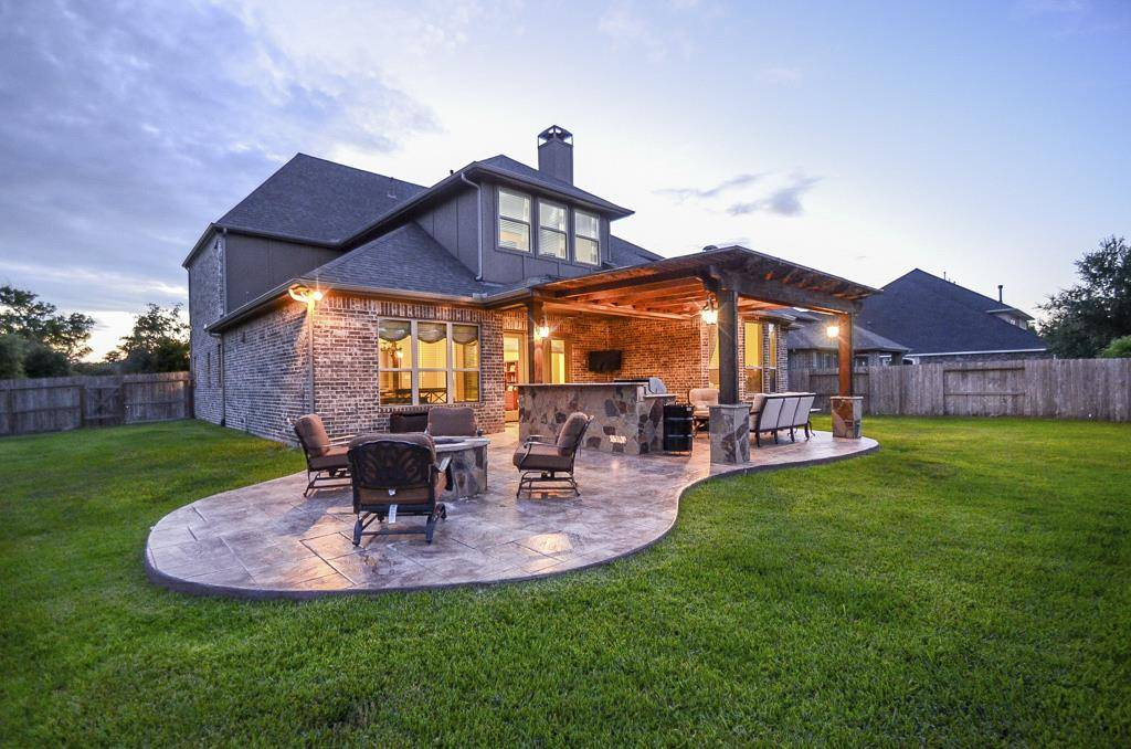 Pergola built in Houston TX attached to house